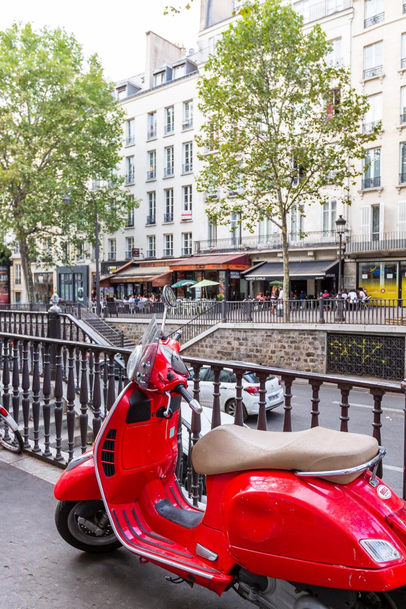 Veeve - Flowers In Saint-Martin Paris Exterior photo